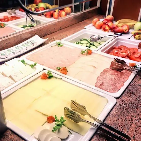 Hotel Budapest - Free Parking Sofia