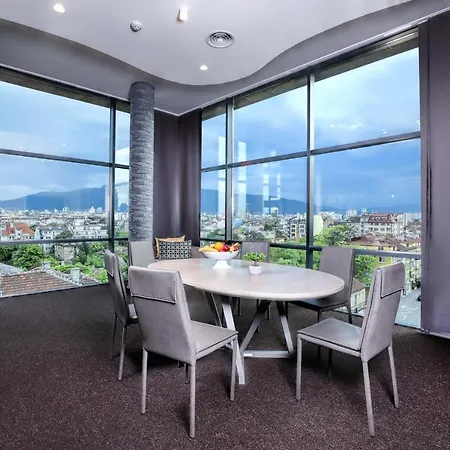 Budapest - Free Parking 3*