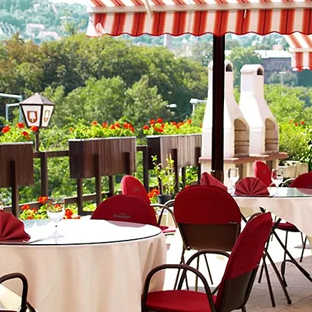 Budapest - Free Parking 3*