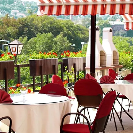 Budapest - Free Parking 3*