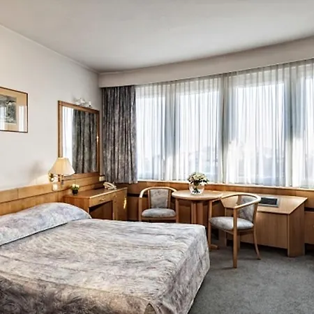 Budapest - Free Parking 3*