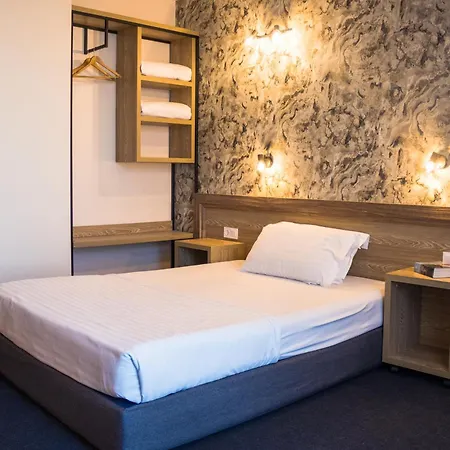 Хотел Budapest - Free Parking 3*