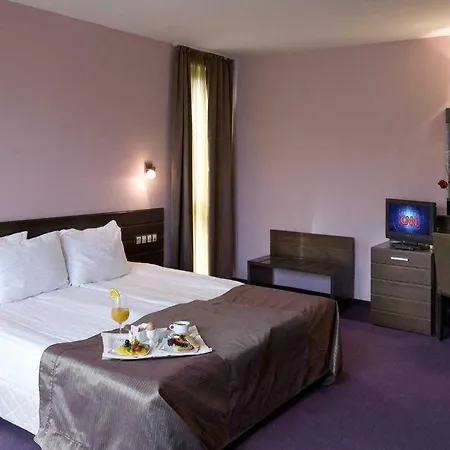 Budapest - Free Parking 3*