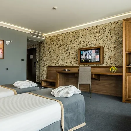 Budapest - Free Parking 3*