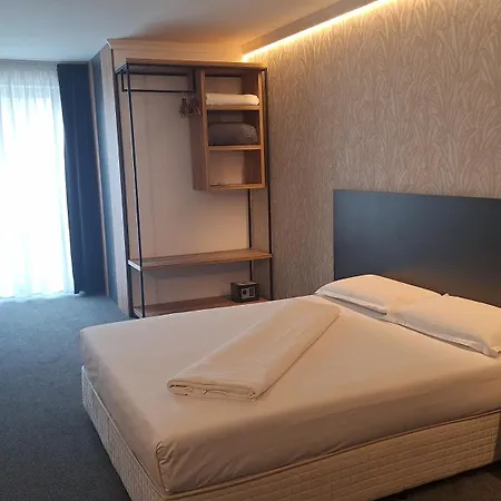 Budapest - Free Parking 3*