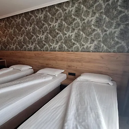 Budapest - Free Parking 3*