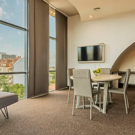 Hotel Budapest - Free Parking Sofia