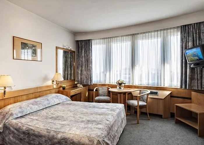 Budapest - Free Parking 3*