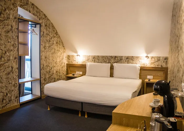 Budapest - Free Parking 3*