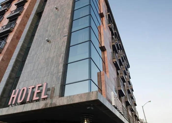 Budapest - Free Parking 3*