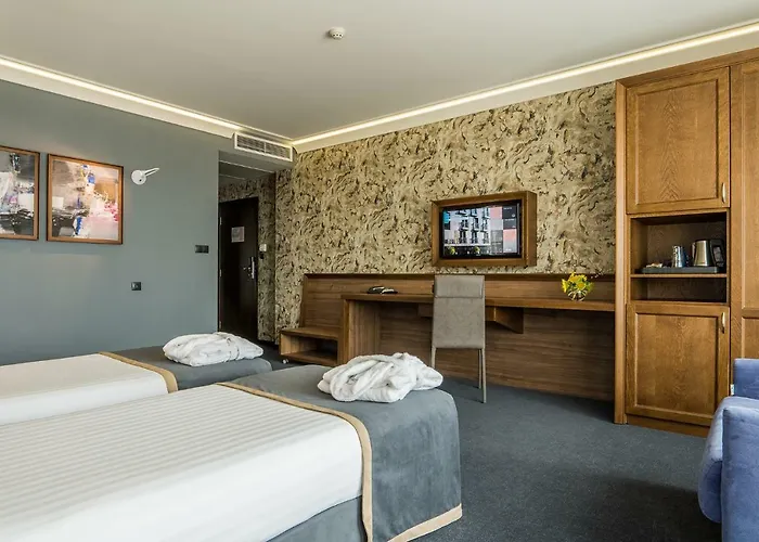 Budapest - Free Parking 3*