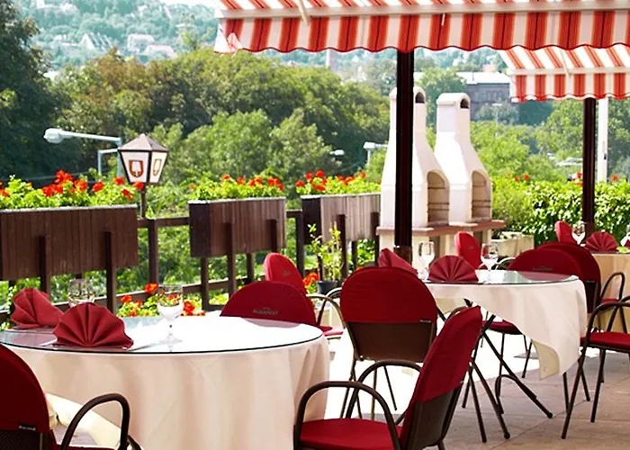 Budapest - Free Parking 3*