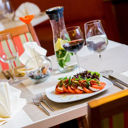 Budapest - Free Parking 3*